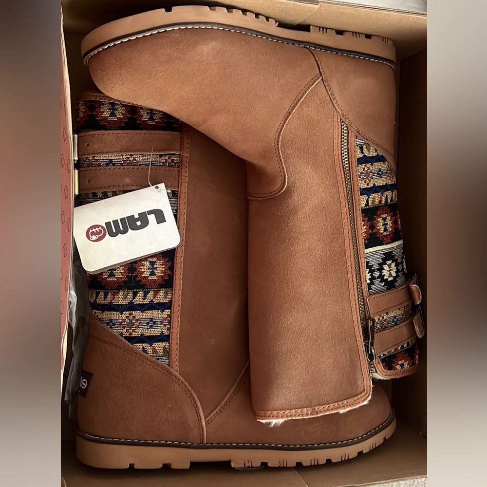 Brand new never worn Lam Sonoran winter boots